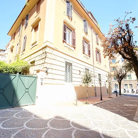 アパート La Casa Del Capitano By Buddyrent ローマ