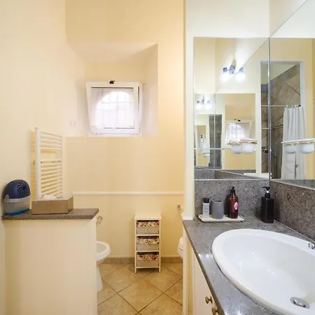 アパート La Casa Del Capitano By Buddyrent ローマ